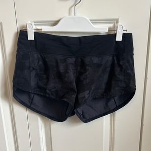 Camo lululemon speed up short 2.5”